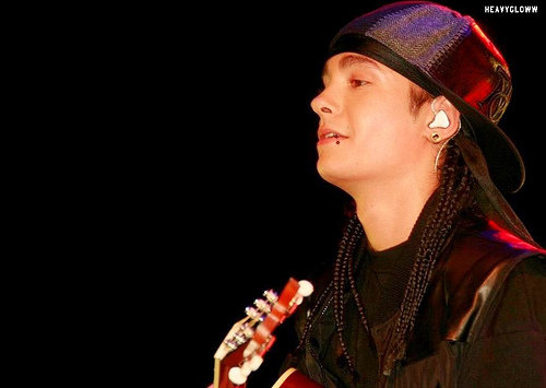 EL CHICO DE LA VOZ DE ANGEL Y EL OTRO QUE ESTA PARA FOLLARSELO